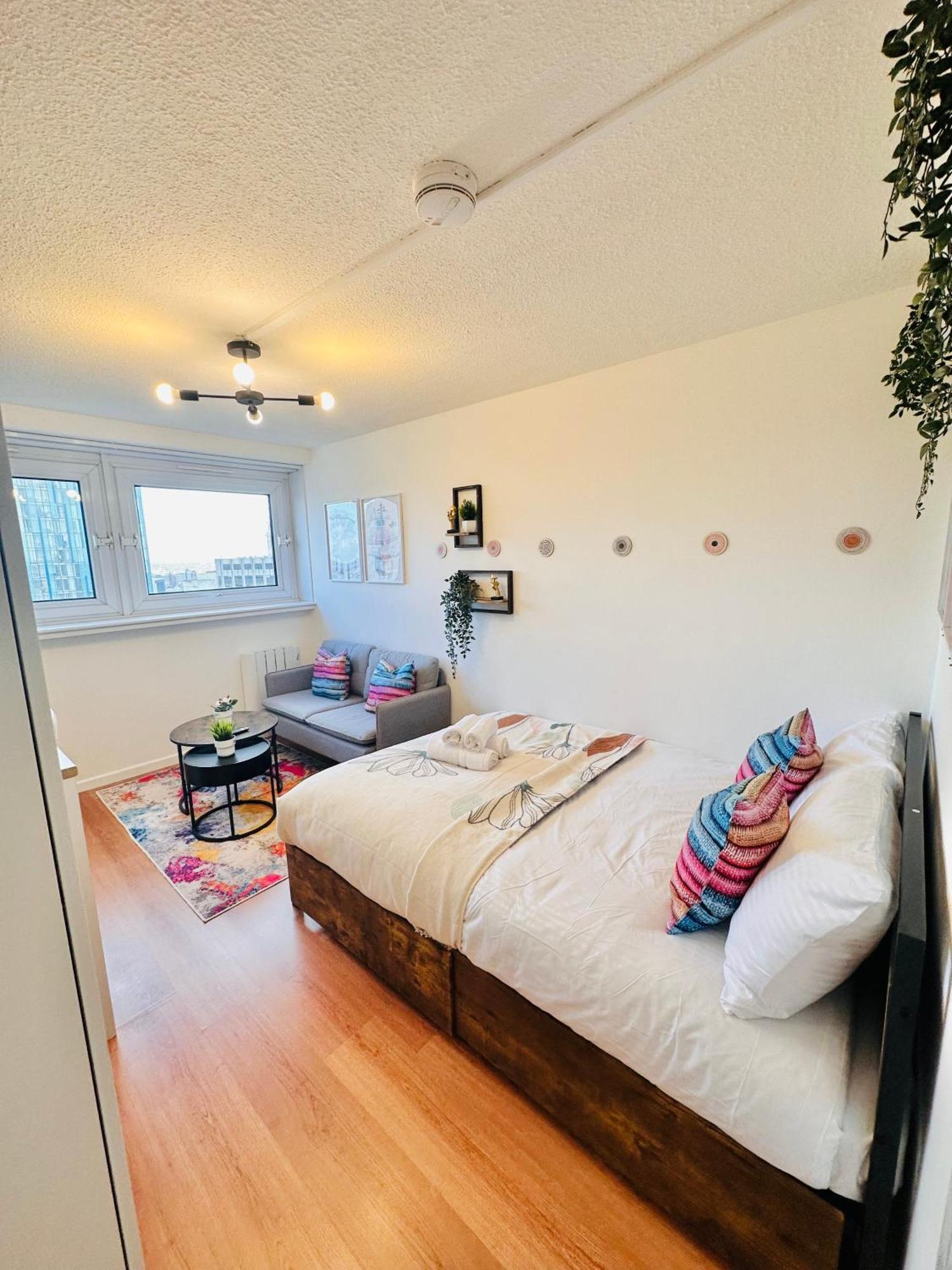 B - Newley Renovated Private Self-Contained Room In A Shared Apartment In Birmingham City Centre Экстерьер фото